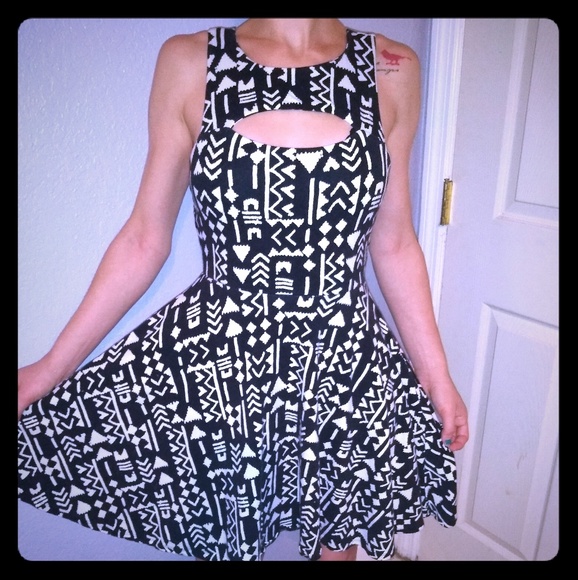 Perfect Dress for any occasion! - Picture 1 of 4